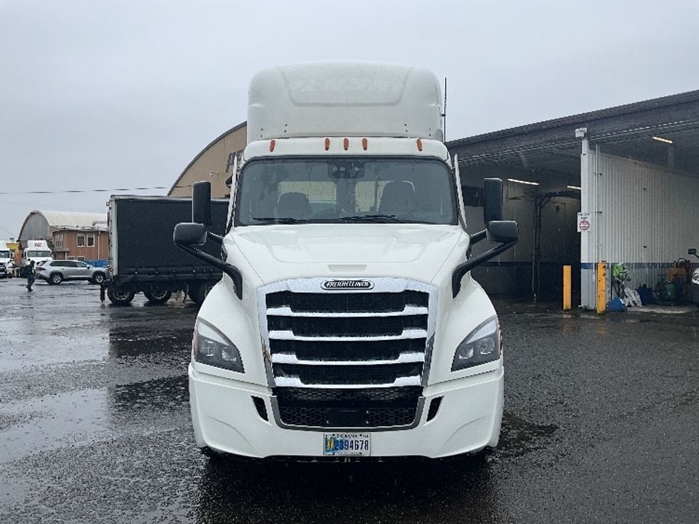 Day Cab Tractor-Heavy Duty Tractors-Freightliner-2020-T11664ST-Spokane Valley-WA-657,502\n\t\tmiles-$ 27,250 - Image 2