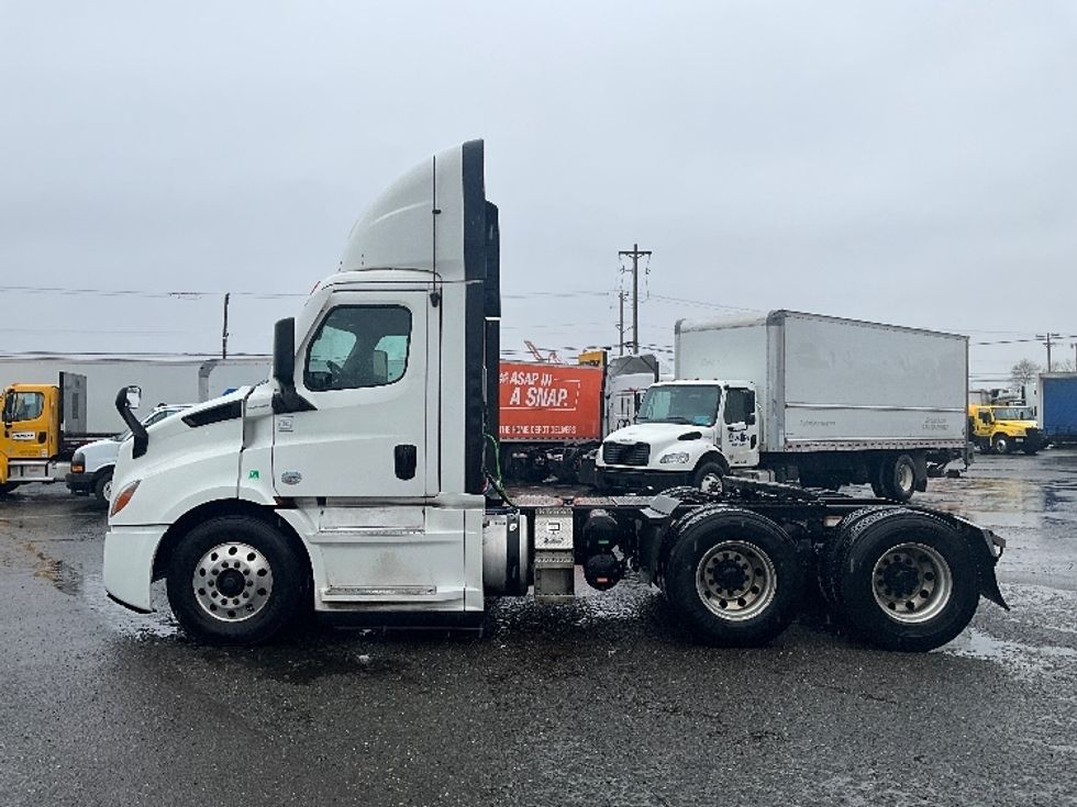 Day Cab Tractor-Heavy Duty Tractors-Freightliner-2020-T11664ST-Spokane Valley-WA-657,502\n\t\tmiles-$ 27,250 - Image 4