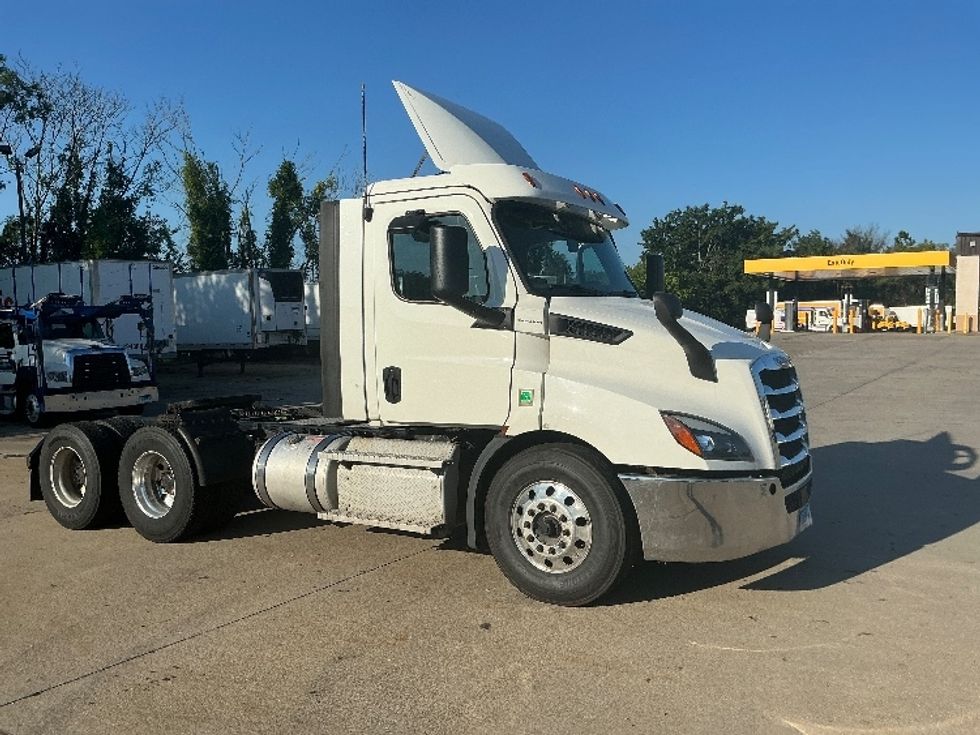 Day Cab Tractor-Heavy Duty Tractors-Freightliner-2020-T11664ST-Springfield-MA-289,374\n\t\tmiles-$ 54,250 - Image 1