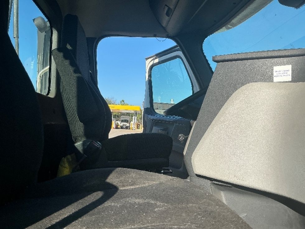 Day Cab Tractor-Heavy Duty Tractors-Freightliner-2020-T11664ST-Springfield-MA-289,374\n\t\tmiles-$ 54,250 - Image 14