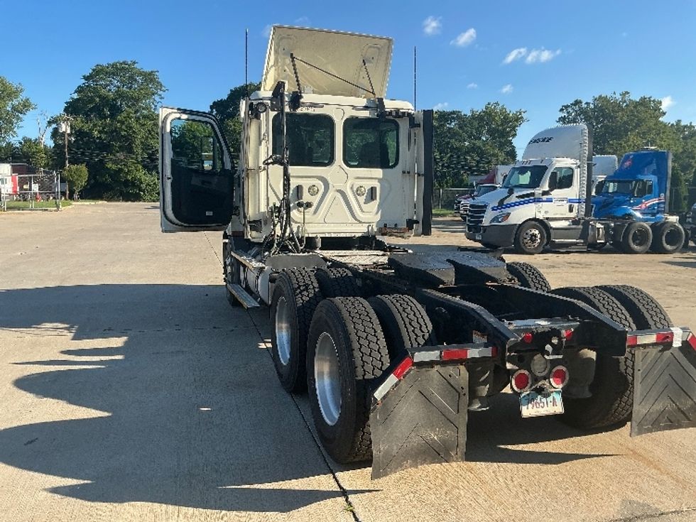 Day Cab Tractor-Heavy Duty Tractors-Freightliner-2020-T11664ST-Springfield-MA-289,374\n\t\tmiles-$ 54,250 - Image 17