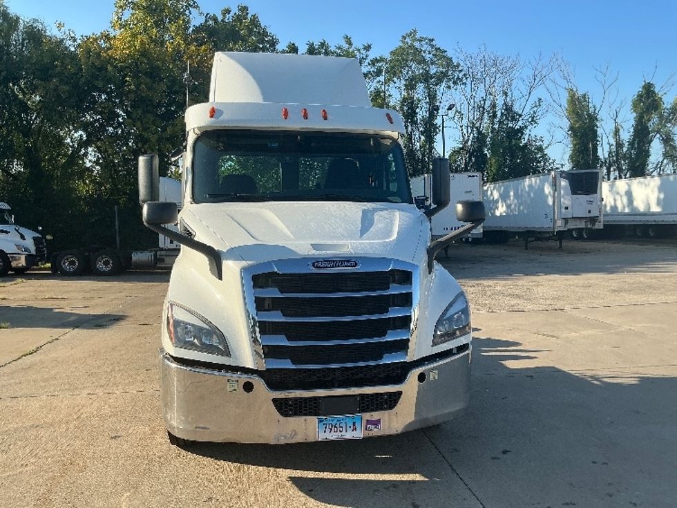 Day Cab Tractor-Heavy Duty Tractors-Freightliner-2020-T11664ST-Springfield-MA-289,374\n\t\tmiles-$ 54,250 - Image 2