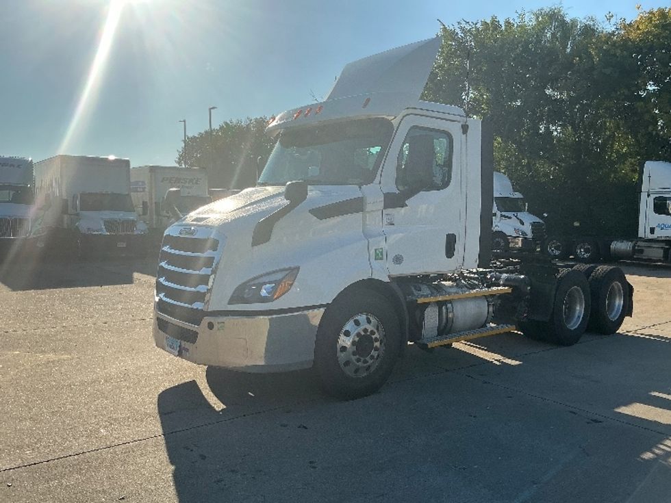 Day Cab Tractor-Heavy Duty Tractors-Freightliner-2020-T11664ST-Springfield-MA-289,374\n\t\tmiles-$ 54,250 - Image 3