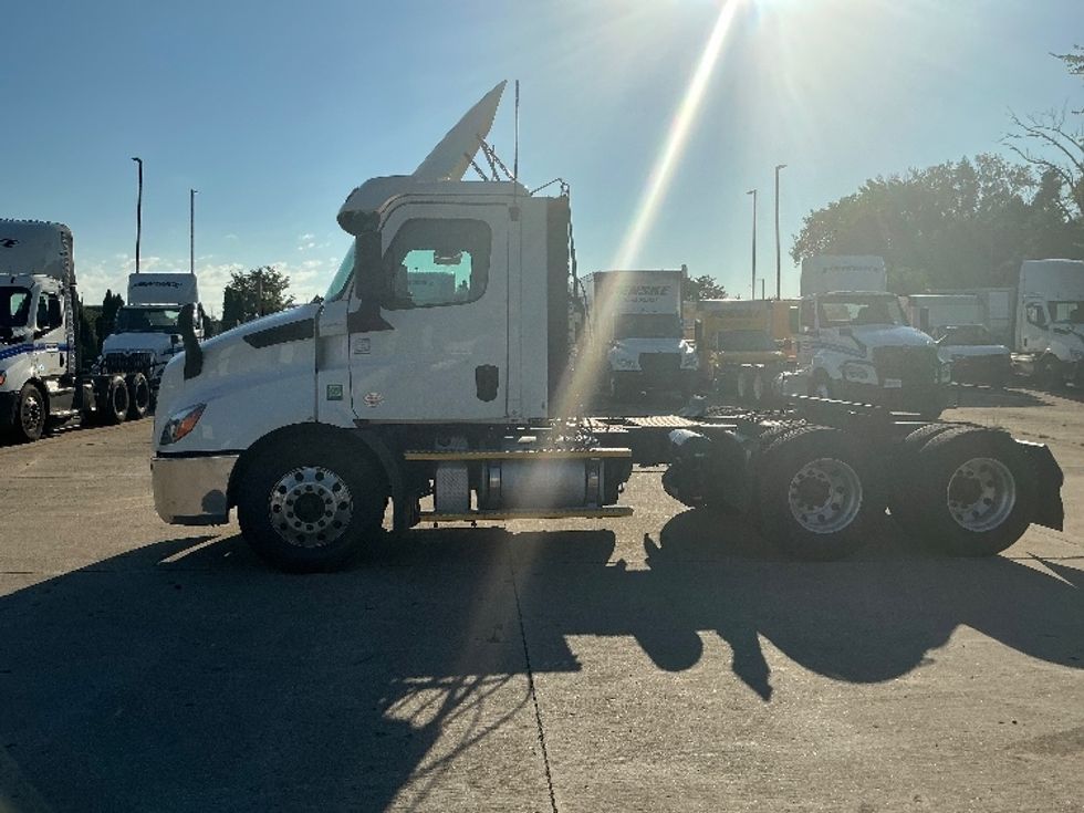 Day Cab Tractor-Heavy Duty Tractors-Freightliner-2020-T11664ST-Springfield-MA-289,374\n\t\tmiles-$ 54,250 - Image 4