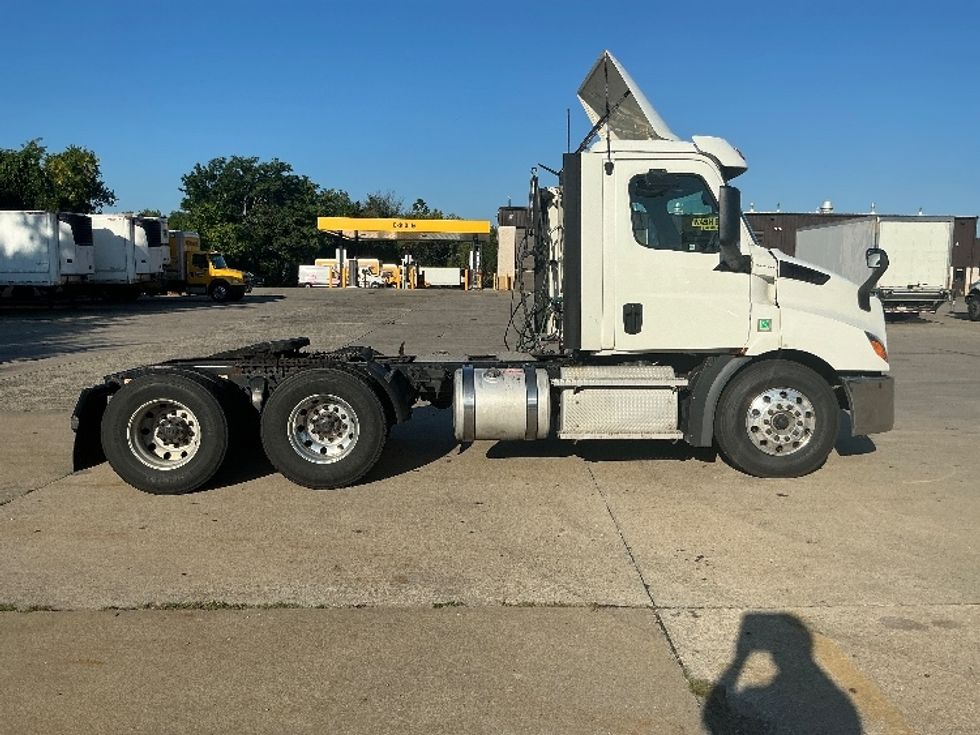 Day Cab Tractor-Heavy Duty Tractors-Freightliner-2020-T11664ST-Springfield-MA-289,374\n\t\tmiles-$ 54,250 - Image 8