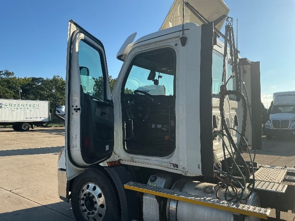 Day Cab Tractor-Heavy Duty Tractors-Freightliner-2020-T11664ST-Springfield-MA-289,374\n\t\tmiles-$ 54,250 - Image 9