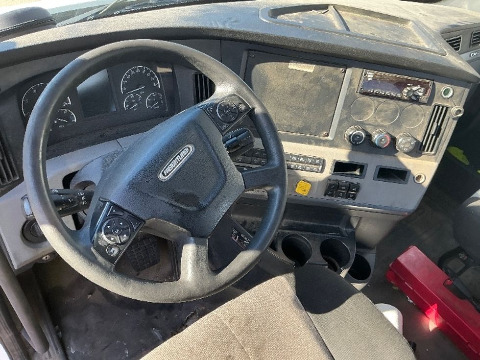 Day Cab Tractor-Heavy Duty Tractors-Freightliner-2020-T11664ST-Springfield-MA-305,520\n\t\tmiles-$ 49,500 - Image 11