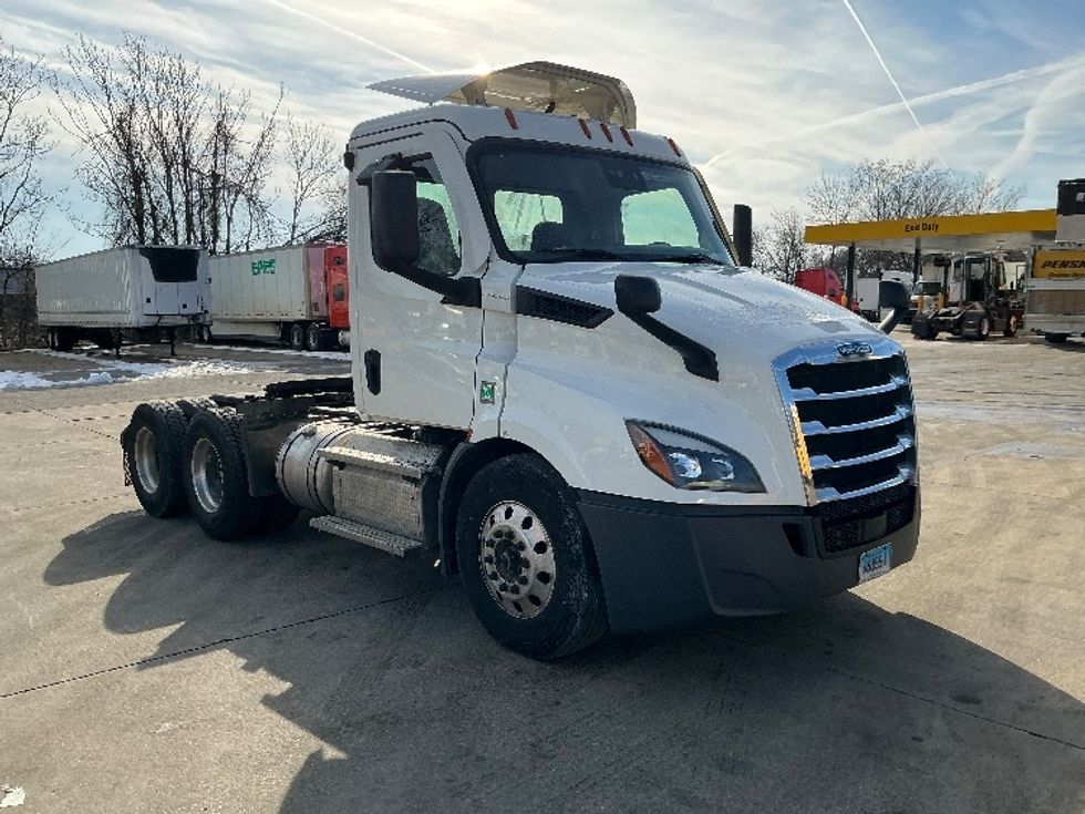 Day Cab Tractor-Heavy Duty Tractors-Freightliner-2020-T11664ST-Springfield-MA-386,503\n\t\tmiles-$ 48,250 - Image 1