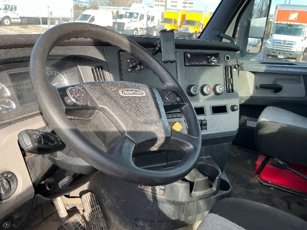 Day Cab Tractor-Heavy Duty Tractors-Freightliner-2020-T11664ST-Springfield-MA-386,503\n\t\tmiles-$ 48,250 - Image 10