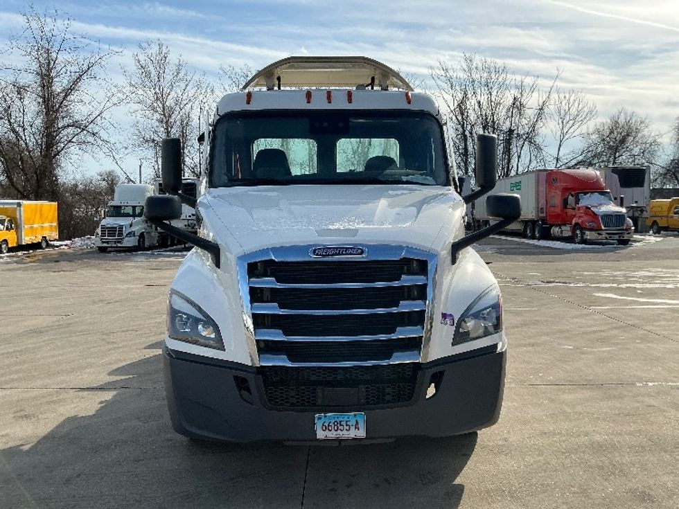 Day Cab Tractor-Heavy Duty Tractors-Freightliner-2020-T11664ST-Springfield-MA-386,503\n\t\tmiles-$ 48,250 - Image 2