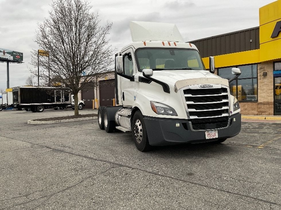 Day Cab Tractor-Heavy Duty Tractors-Freightliner-2020-T11664ST-Springfield-MA-432,800\n\t\tmiles-$ 45,750 - Image 1