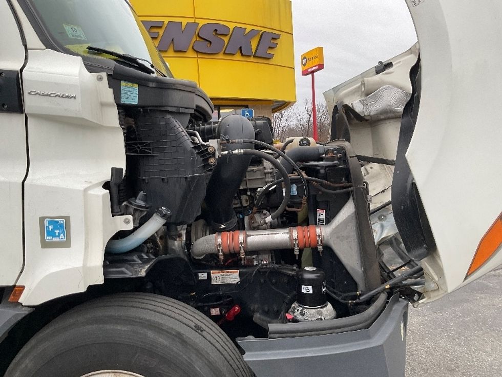 Day Cab Tractor-Heavy Duty Tractors-Freightliner-2020-T11664ST-Springfield-MA-432,800\n\t\tmiles-$ 45,750 - Image 15