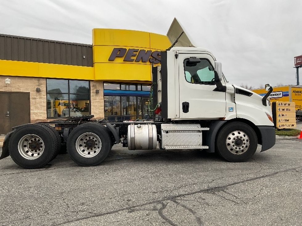 Day Cab Tractor-Heavy Duty Tractors-Freightliner-2020-T11664ST-Springfield-MA-432,800\n\t\tmiles-$ 45,750 - Image 8