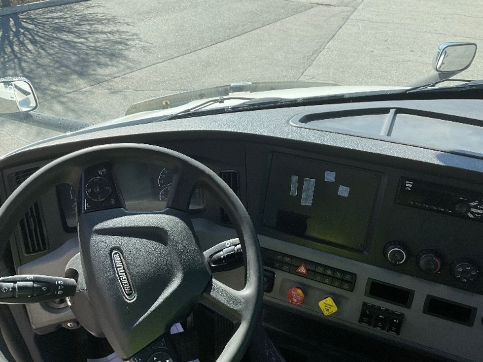 Day Cab Tractor-Heavy Duty Tractors-Freightliner-2020-T11664ST-Springfield-MA-437,792\n\t\tmiles-$ 45,750 - Image 11
