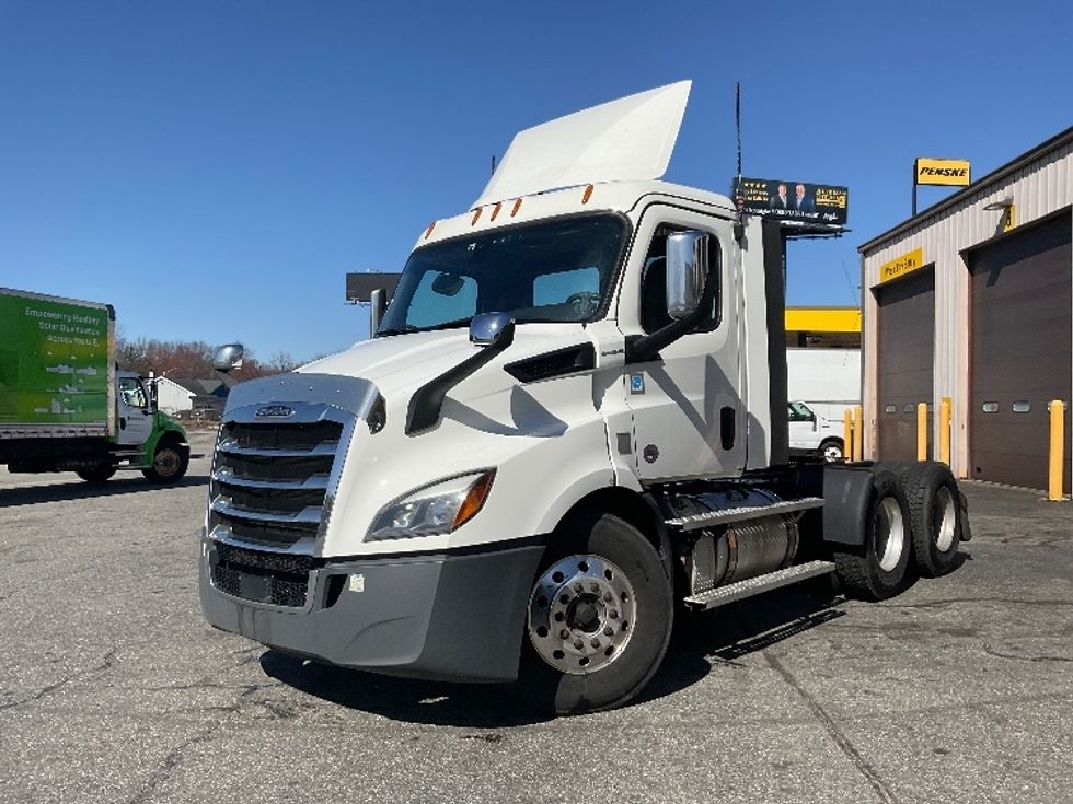 Day Cab Tractor-Heavy Duty Tractors-Freightliner-2020-T11664ST-Springfield-MA-437,792\n\t\tmiles-$ 45,750 - Image 3