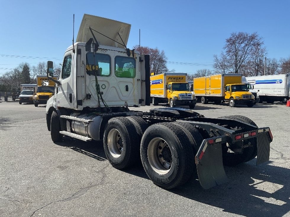 Day Cab Tractor-Heavy Duty Tractors-Freightliner-2020-T11664ST-Springfield-MA-437,792\n\t\tmiles-$ 45,750 - Image 5