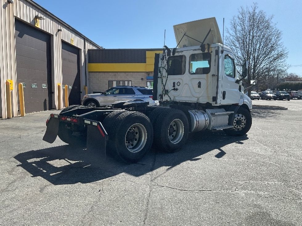 Day Cab Tractor-Heavy Duty Tractors-Freightliner-2020-T11664ST-Springfield-MA-437,792\n\t\tmiles-$ 45,750 - Image 7