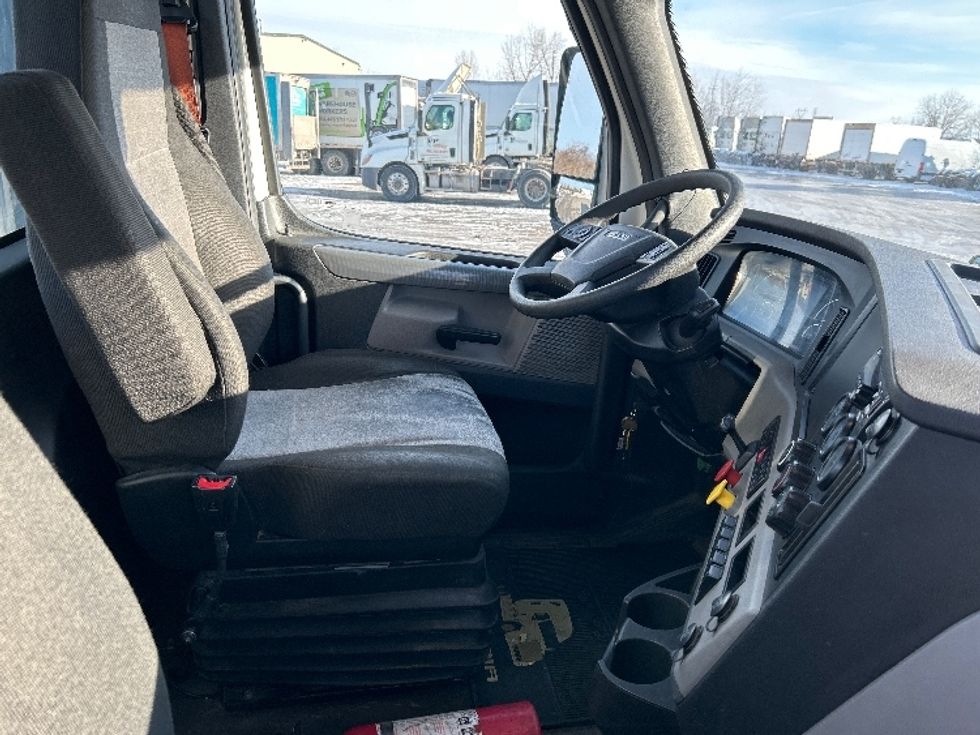 Day Cab Tractor-Heavy Duty Tractors-Freightliner-2020-T11664ST-Ste-Foy-PQ-353,356\n\t\tkm-$ 70,000 - Image 14