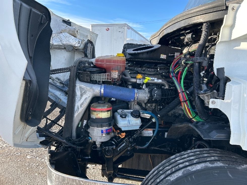 Day Cab Tractor-Heavy Duty Tractors-Freightliner-2020-T11664ST-Ste-Foy-PQ-353,356\n\t\tkm-$ 70,000 - Image 16