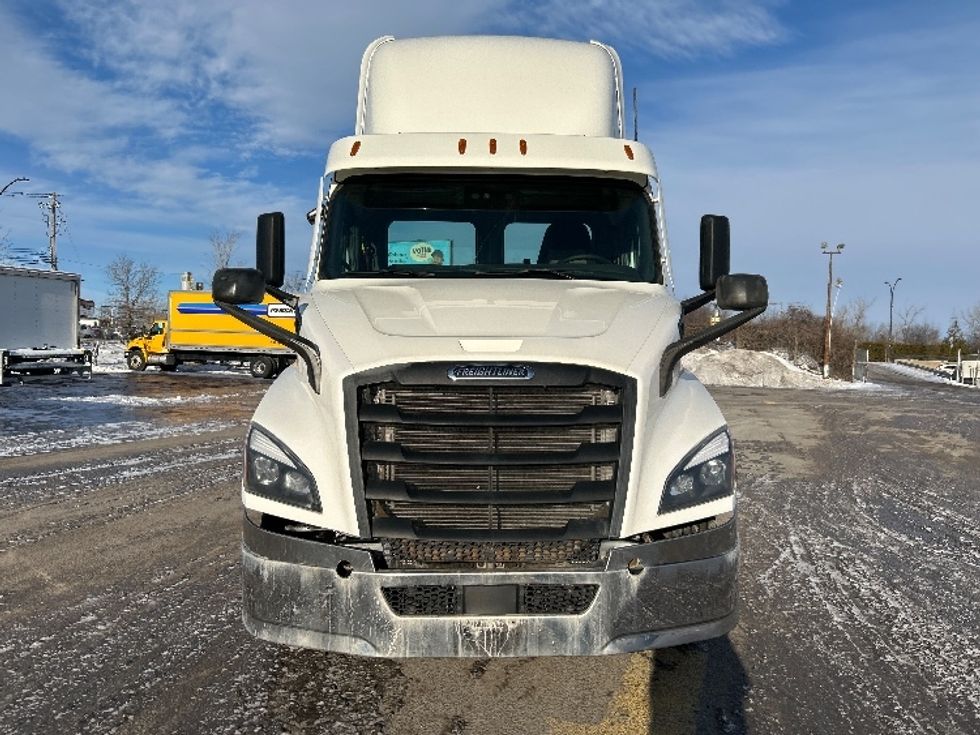 Day Cab Tractor-Heavy Duty Tractors-Freightliner-2020-T11664ST-Ste-Foy-PQ-353,356\n\t\tkm-$ 70,000 - Image 2