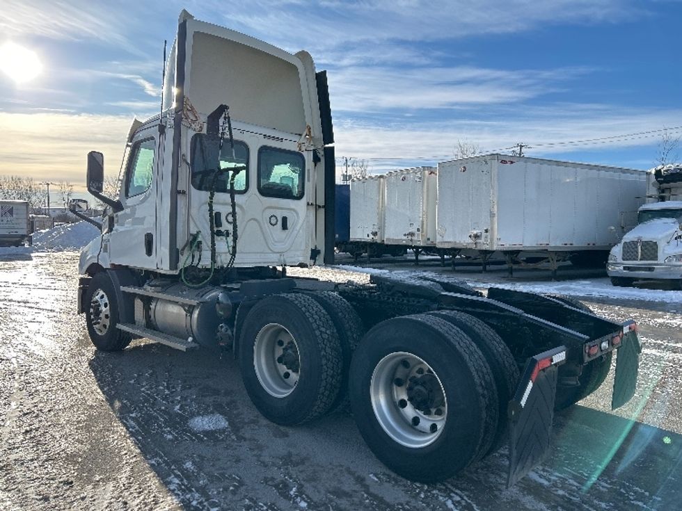 Day Cab Tractor-Heavy Duty Tractors-Freightliner-2020-T11664ST-Ste-Foy-PQ-353,356\n\t\tkm-$ 70,000 - Image 5