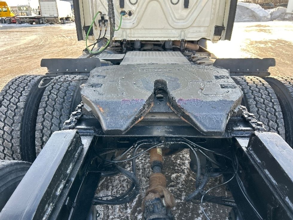 Day Cab Tractor-Heavy Duty Tractors-Freightliner-2020-T11664ST-Ste-Foy-PQ-353,356\n\t\tkm-$ 70,000 - Image 6