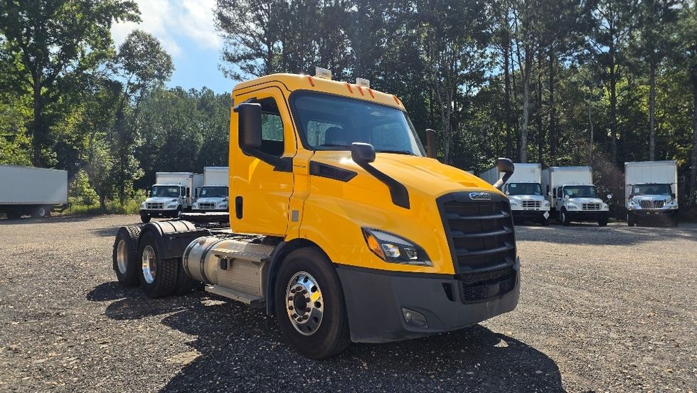 Day Cab Tractor-Heavy Duty Tractors-Freightliner-2020-T11664ST-Suwanee-GA-251,076\n\t\tmiles-$ 55,750 - Image 1
