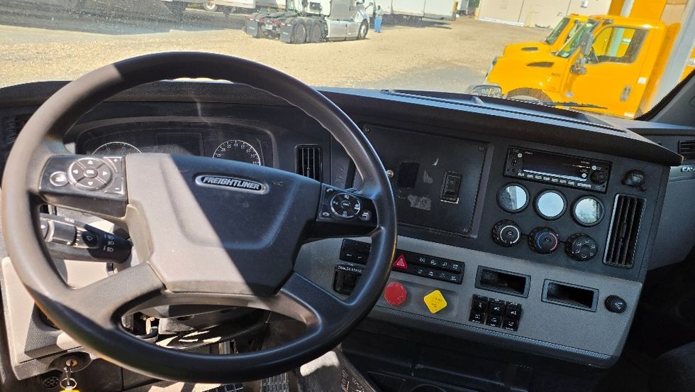 Day Cab Tractor-Heavy Duty Tractors-Freightliner-2020-T11664ST-Suwanee-GA-251,076\n\t\tmiles-$ 55,750 - Image 11