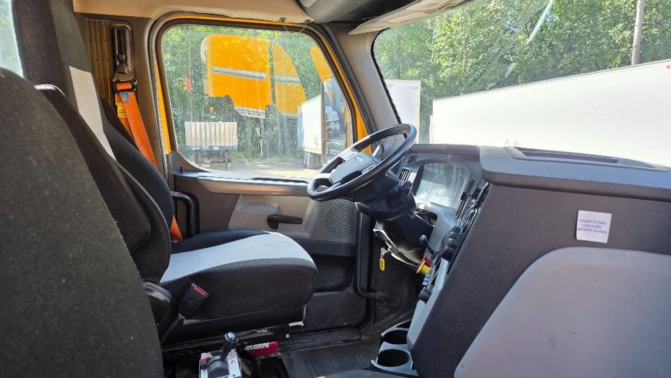Day Cab Tractor-Heavy Duty Tractors-Freightliner-2020-T11664ST-Suwanee-GA-251,076\n\t\tmiles-$ 55,750 - Image 14