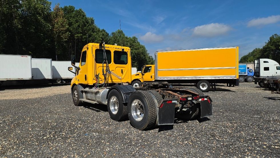 Day Cab Tractor-Heavy Duty Tractors-Freightliner-2020-T11664ST-Suwanee-GA-251,076\n\t\tmiles-$ 55,750 - Image 5