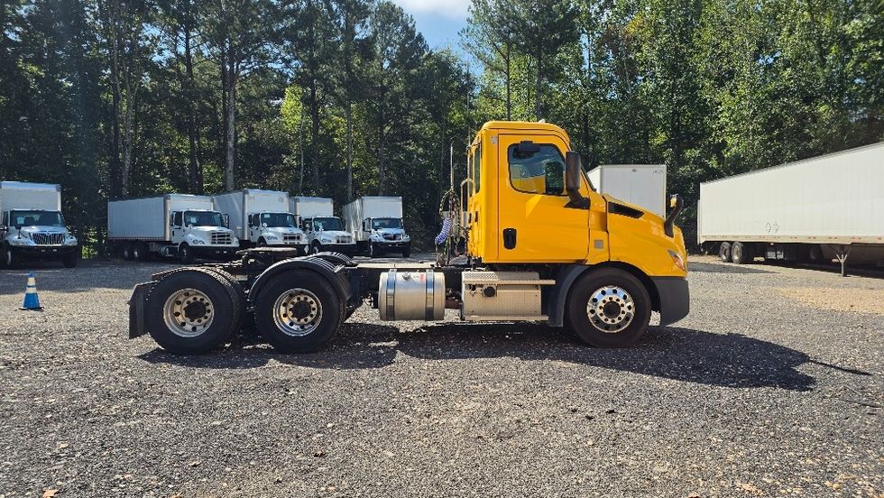 Day Cab Tractor-Heavy Duty Tractors-Freightliner-2020-T11664ST-Suwanee-GA-251,076\n\t\tmiles-$ 55,750 - Image 8