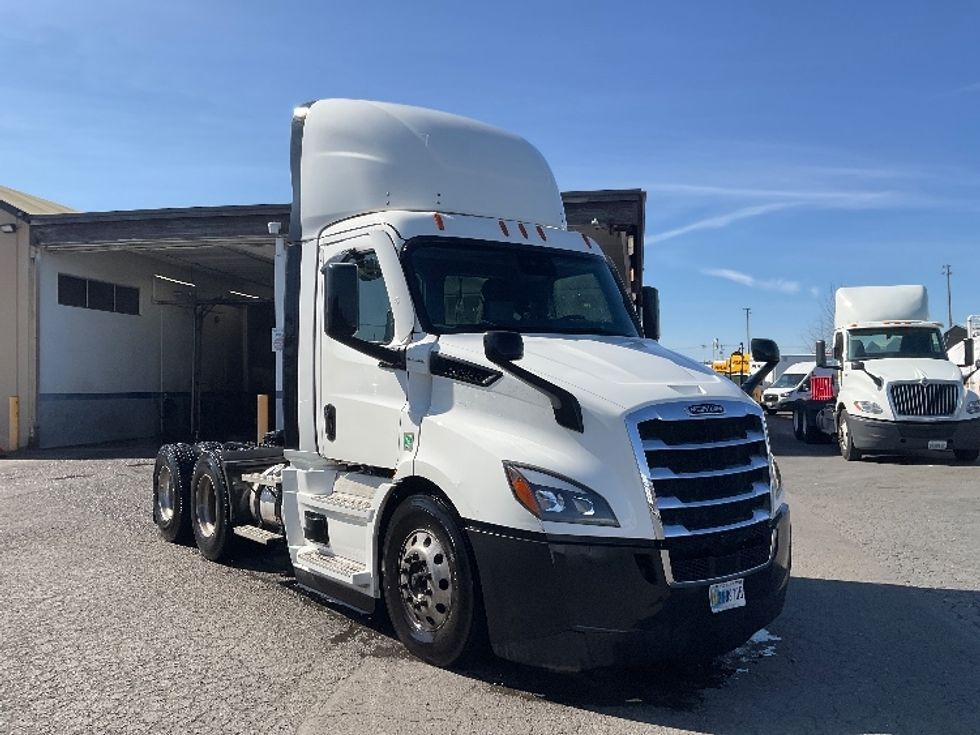 Day Cab Tractor-Heavy Duty Tractors-Freightliner-2020-T11664ST-Tacoma-WA-704,581\n\t\tmiles-$ 26,250 - Image 1