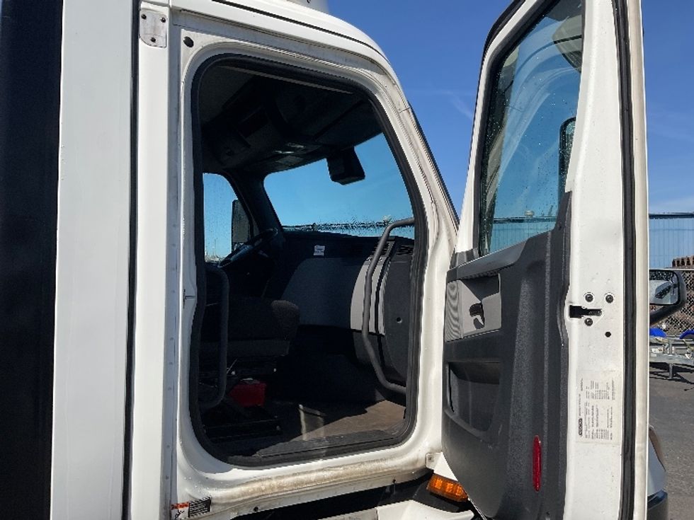 Day Cab Tractor-Heavy Duty Tractors-Freightliner-2020-T11664ST-Tacoma-WA-704,581\n\t\tmiles-$ 26,250 - Image 12