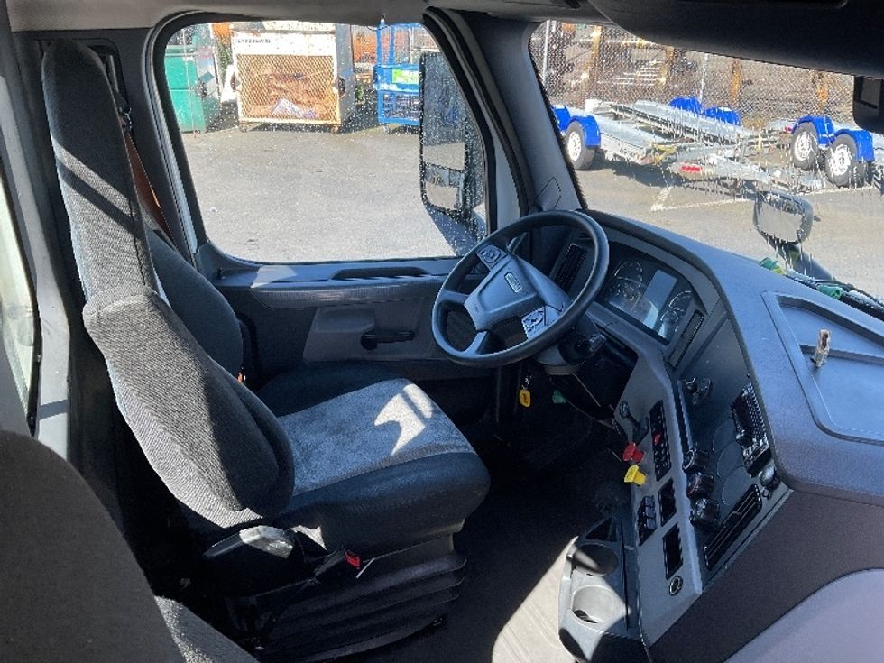 Day Cab Tractor-Heavy Duty Tractors-Freightliner-2020-T11664ST-Tacoma-WA-704,581\n\t\tmiles-$ 26,250 - Image 14