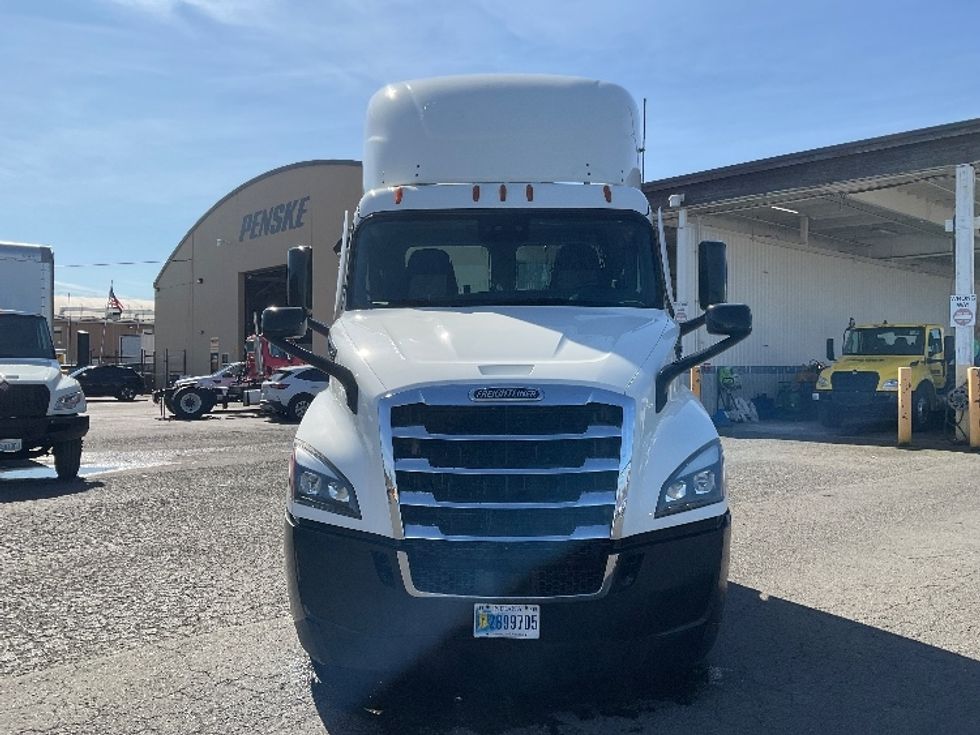 Day Cab Tractor-Heavy Duty Tractors-Freightliner-2020-T11664ST-Tacoma-WA-704,581\n\t\tmiles-$ 26,250 - Image 2