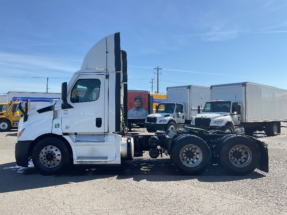 Day Cab Tractor-Heavy Duty Tractors-Freightliner-2020-T11664ST-Tacoma-WA-704,581\n\t\tmiles-$ 26,250 - Image 4
