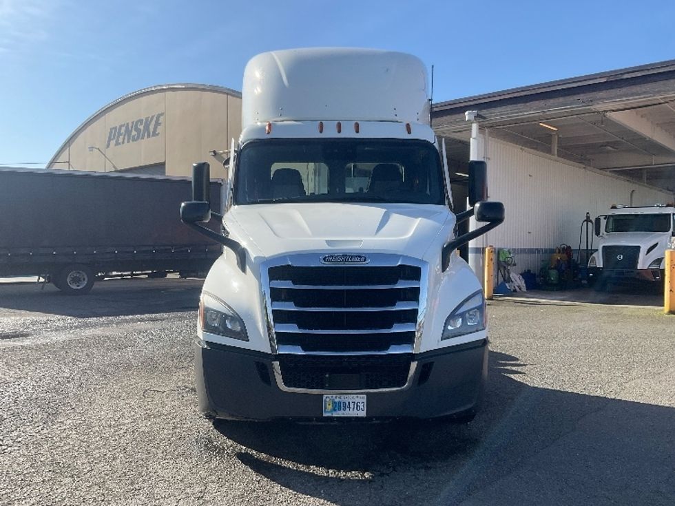 Day Cab Tractor-Heavy Duty Tractors-Freightliner-2020-T11664ST-Tacoma-WA-827,000\n\t\tmiles-$ 24,750 - Image 2