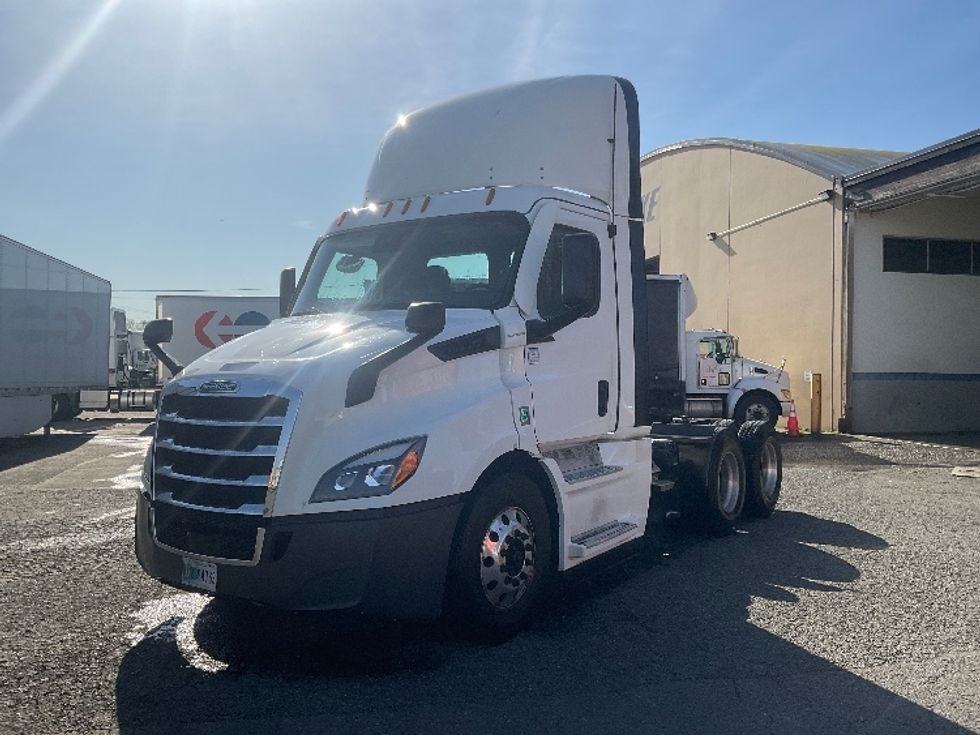 Day Cab Tractor-Heavy Duty Tractors-Freightliner-2020-T11664ST-Tacoma-WA-827,000\n\t\tmiles-$ 24,750 - Image 3