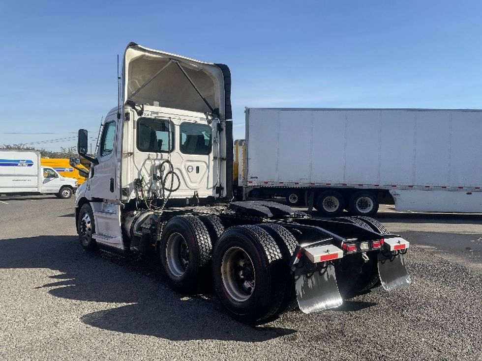 Day Cab Tractor-Heavy Duty Tractors-Freightliner-2020-T11664ST-Tacoma-WA-827,000\n\t\tmiles-$ 24,750 - Image 5