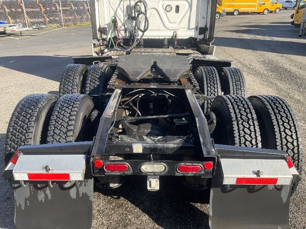Day Cab Tractor-Heavy Duty Tractors-Freightliner-2020-T11664ST-Tacoma-WA-827,000\n\t\tmiles-$ 24,750 - Image 6