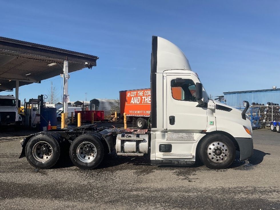Day Cab Tractor-Heavy Duty Tractors-Freightliner-2020-T11664ST-Tacoma-WA-827,000\n\t\tmiles-$ 24,750 - Image 8