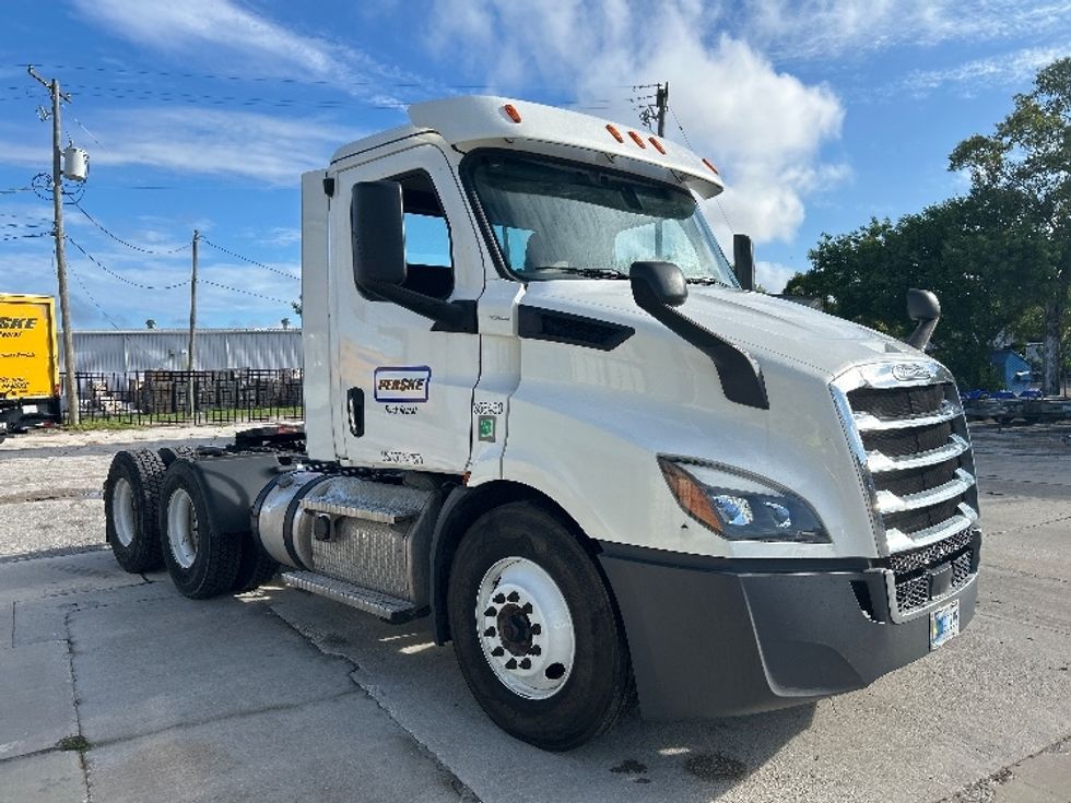 Day Cab Tractor-Heavy Duty Tractors-Freightliner-2020-T11664ST-Tampa-FL-197,898\n\t\tmiles-$ 58,250 - Image 1
