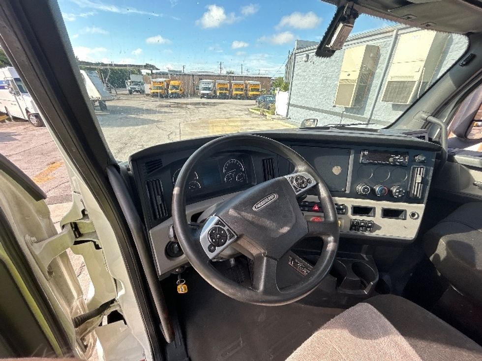 Day Cab Tractor-Heavy Duty Tractors-Freightliner-2020-T11664ST-Tampa-FL-197,898\n\t\tmiles-$ 58,250 - Image 10