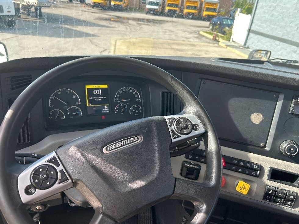 Day Cab Tractor-Heavy Duty Tractors-Freightliner-2020-T11664ST-Tampa-FL-197,898\n\t\tmiles-$ 58,250 - Image 11