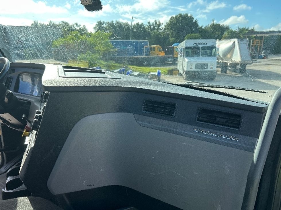 Day Cab Tractor-Heavy Duty Tractors-Freightliner-2020-T11664ST-Tampa-FL-197,898\n\t\tmiles-$ 58,250 - Image 13