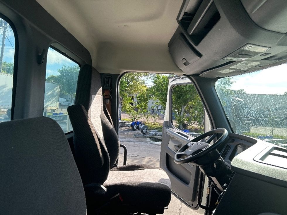Day Cab Tractor-Heavy Duty Tractors-Freightliner-2020-T11664ST-Tampa-FL-197,898\n\t\tmiles-$ 58,250 - Image 14