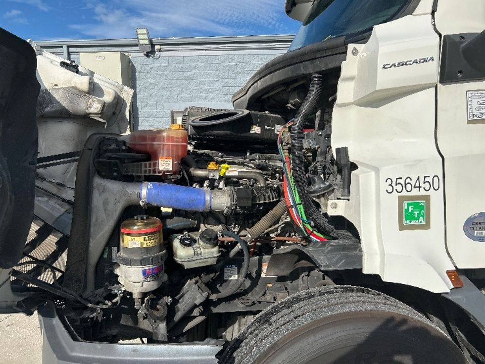 Day Cab Tractor-Heavy Duty Tractors-Freightliner-2020-T11664ST-Tampa-FL-197,898\n\t\tmiles-$ 58,250 - Image 16