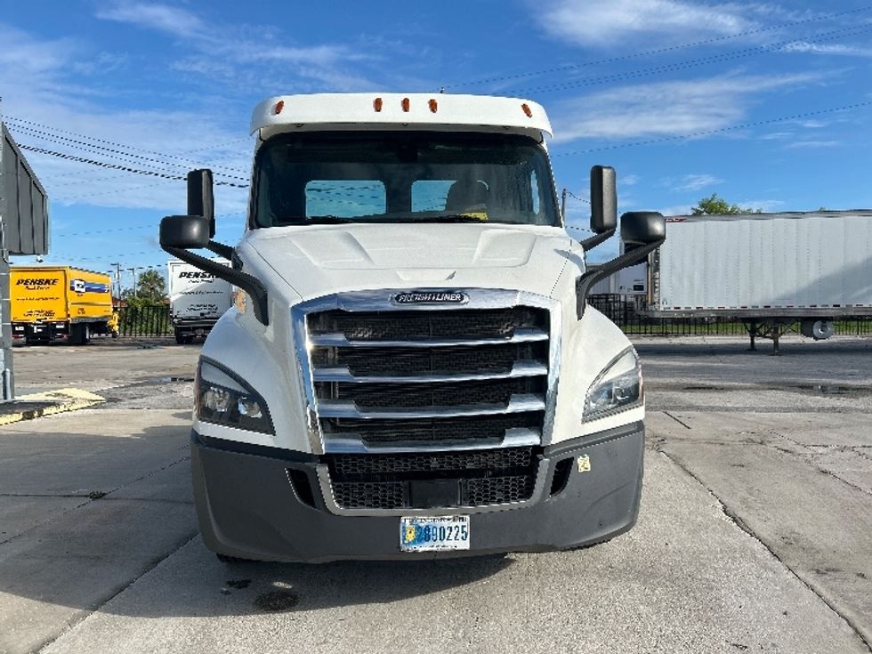 Day Cab Tractor-Heavy Duty Tractors-Freightliner-2020-T11664ST-Tampa-FL-197,898\n\t\tmiles-$ 58,250 - Image 2