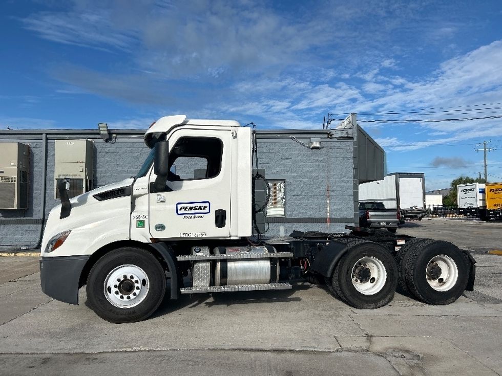 Day Cab Tractor-Heavy Duty Tractors-Freightliner-2020-T11664ST-Tampa-FL-197,898\n\t\tmiles-$ 58,250 - Image 4