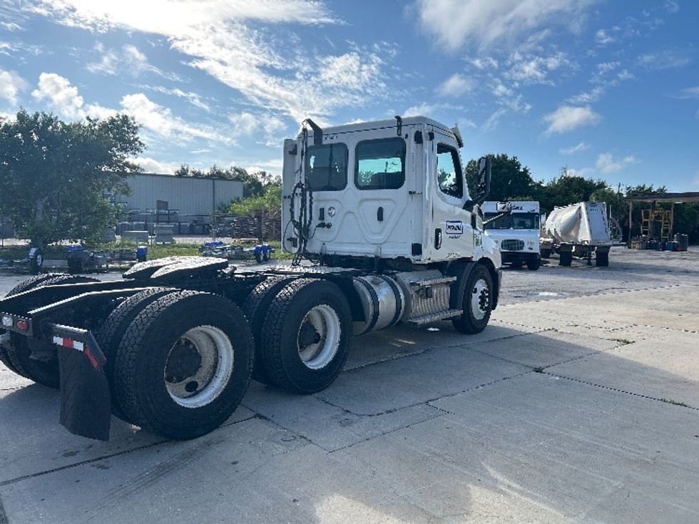 Day Cab Tractor-Heavy Duty Tractors-Freightliner-2020-T11664ST-Tampa-FL-197,898\n\t\tmiles-$ 58,250 - Image 7